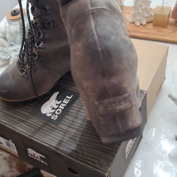 Sorel boots - Picture 4 of 6